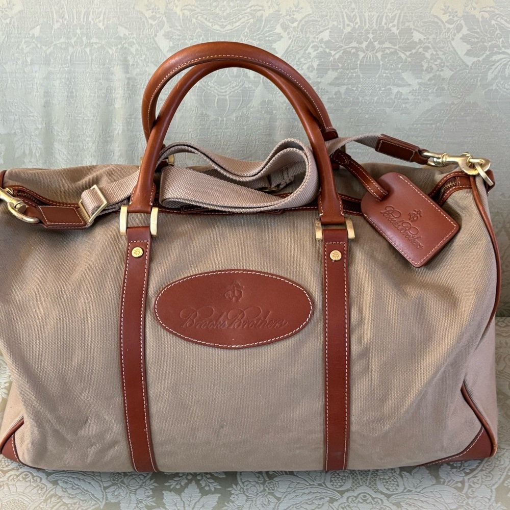 NWOT Brooks Brothers Mens Khaki Canvas and Leather Trim Zip Close Shoulder Bag
